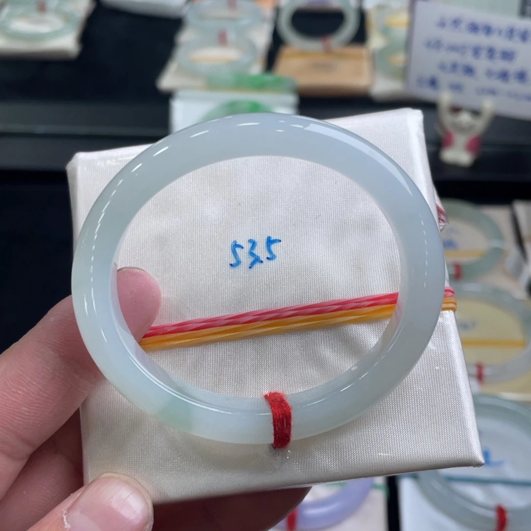 翡翠手镯未镶嵌翡翠手镯