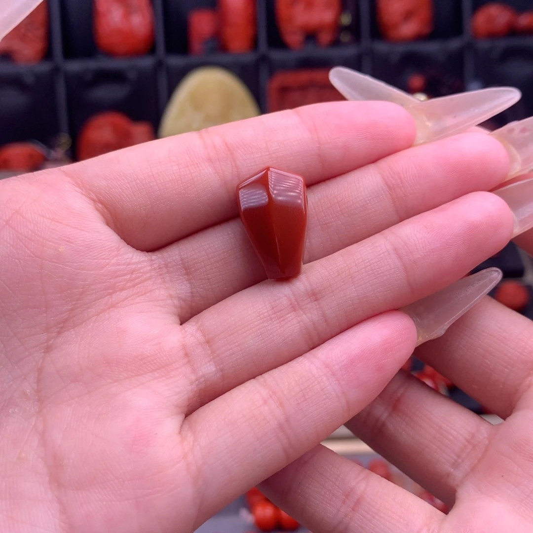 未镶嵌牛血鲨鱼背三通11+南红玛瑙