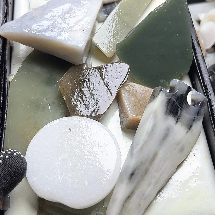 和田玉（糖玉）和田玉边角料9K金镶嵌k***王