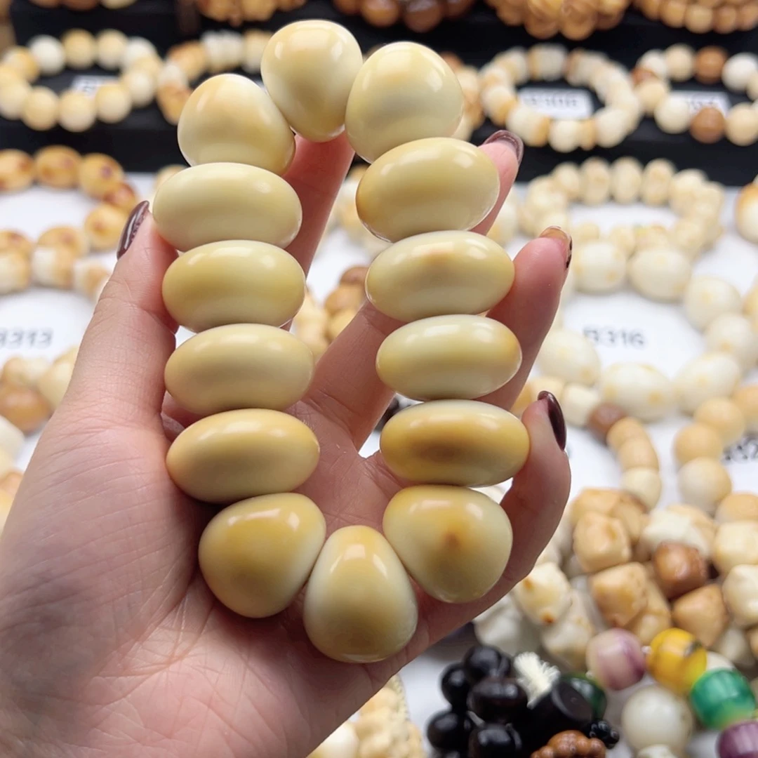 吊坠白玉菩提26卡大肠➕30卡甜甜圈微微瑕