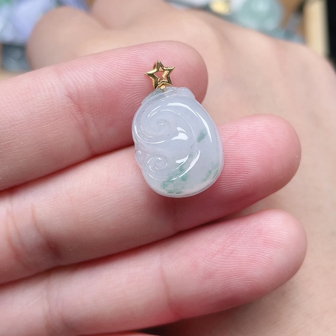 翡翠未镶嵌颈饰如意