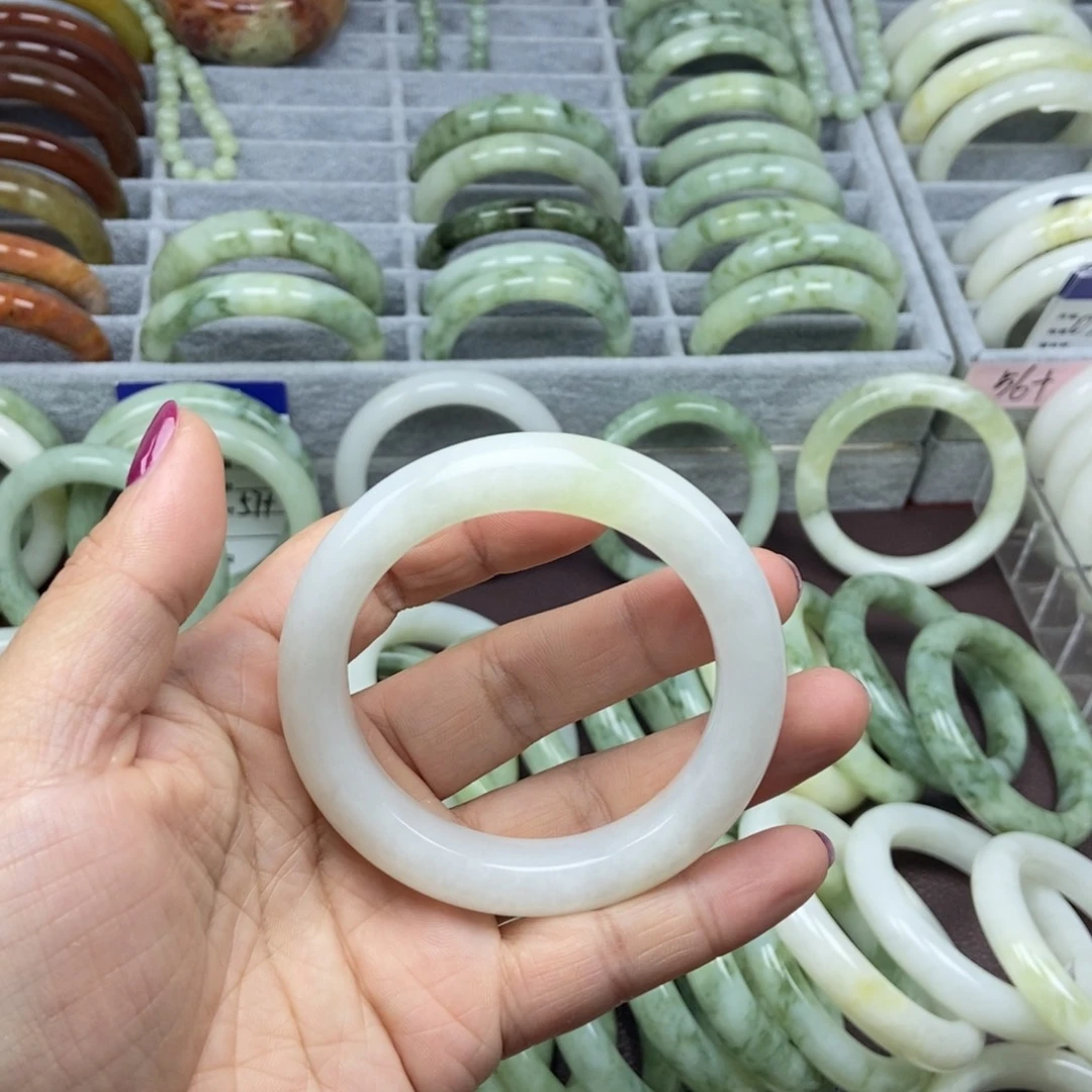 我***我蛇纹石玉未镶嵌手镯
