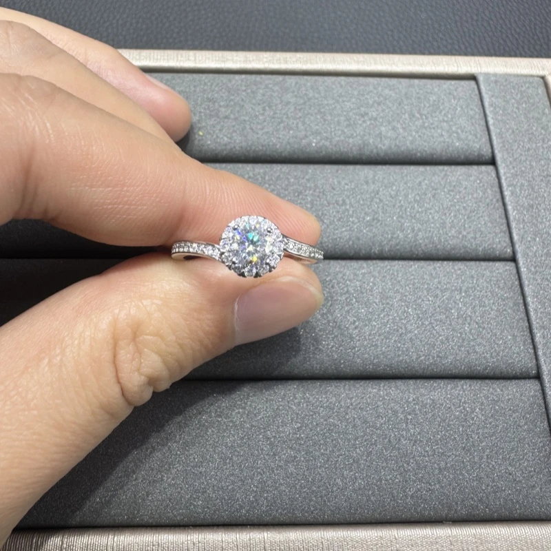 煜达轻奢9戒指 925培育系IGI高定轻奢扭臂圆包火彩女友新年J205