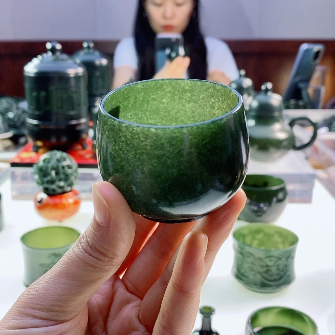 未镶嵌和田玉（青玉）摆件