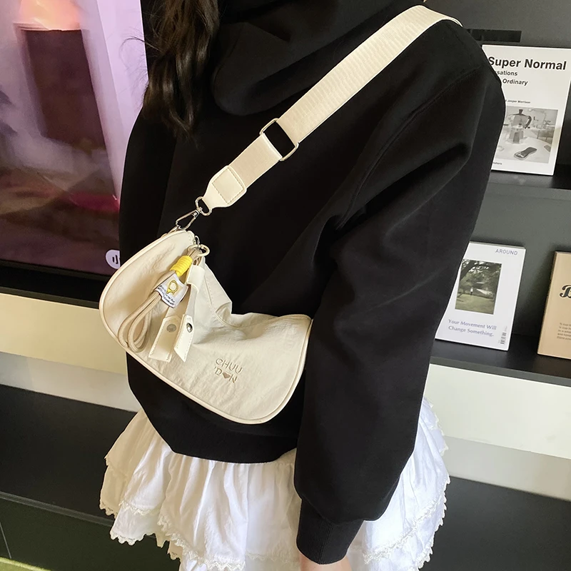 大容量枕头包2025春夏夏季轻便通勤包休闲百搭斜挎包简约ins斜挎