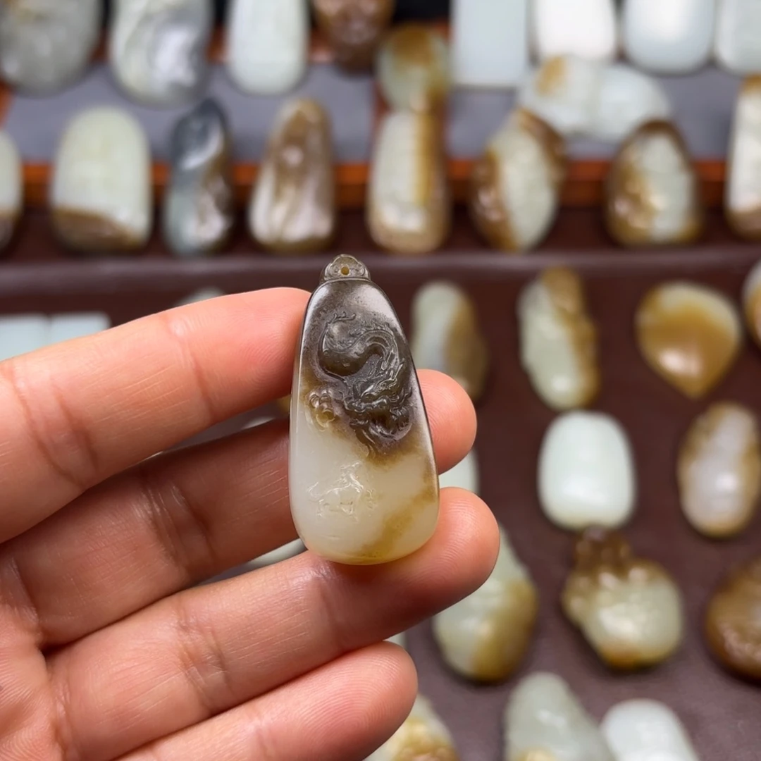 和田玉（糖玉）颈饰未镶嵌