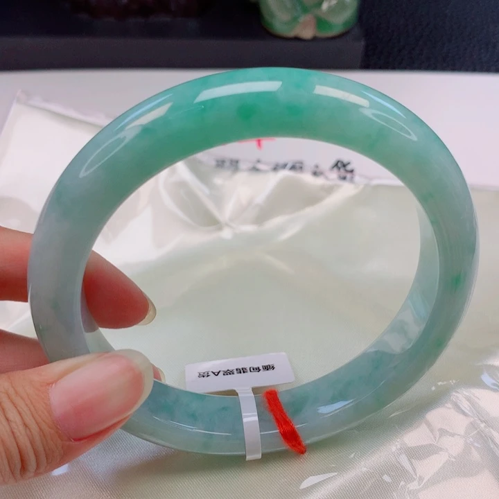 翡翠未镶嵌手镯66圈