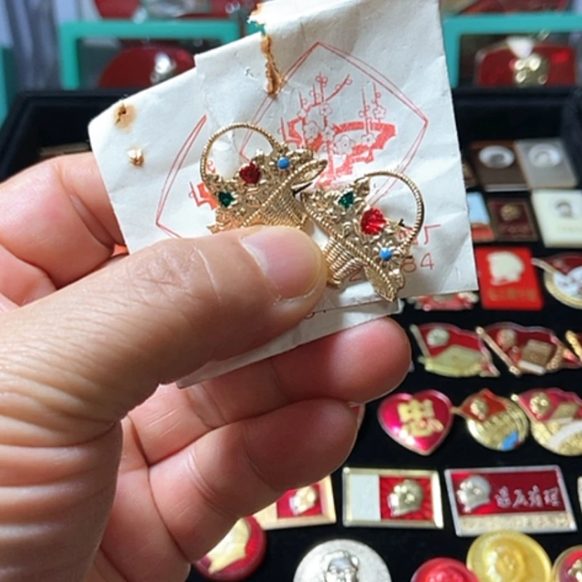 【闪购商品】铝六七十年代的2枚章