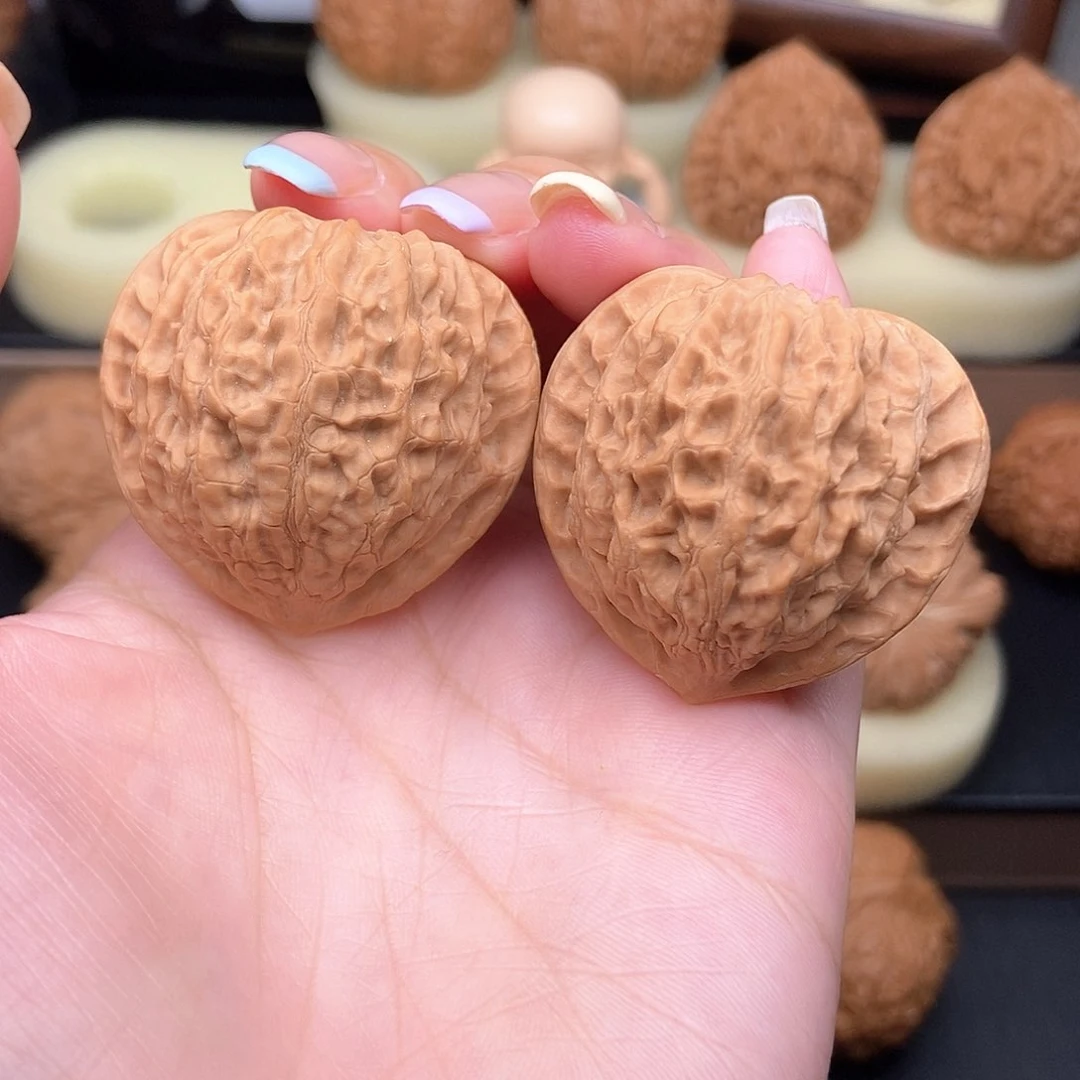 文玩核桃吊坠39金牛