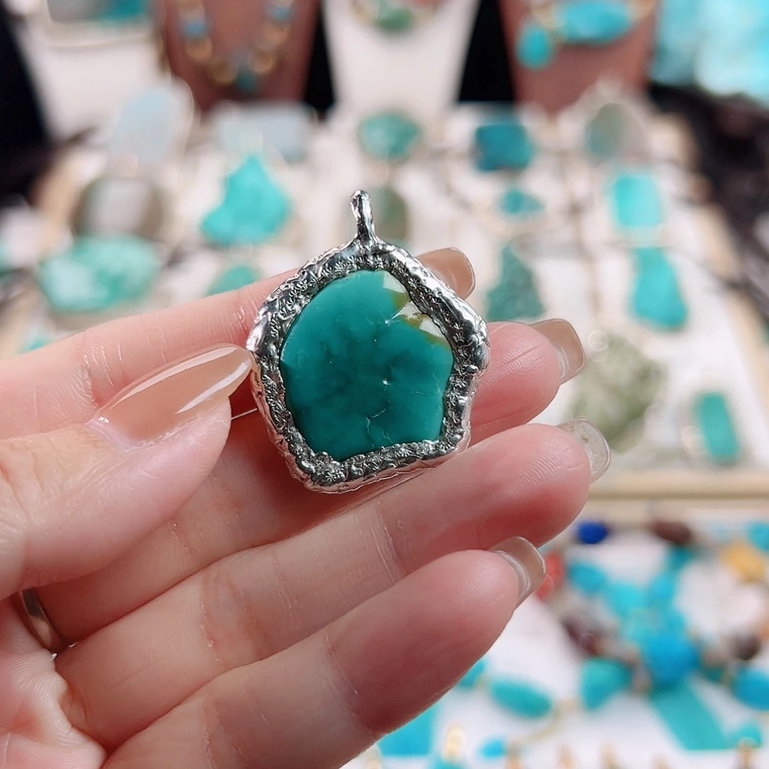 绿松石未镶嵌颈饰