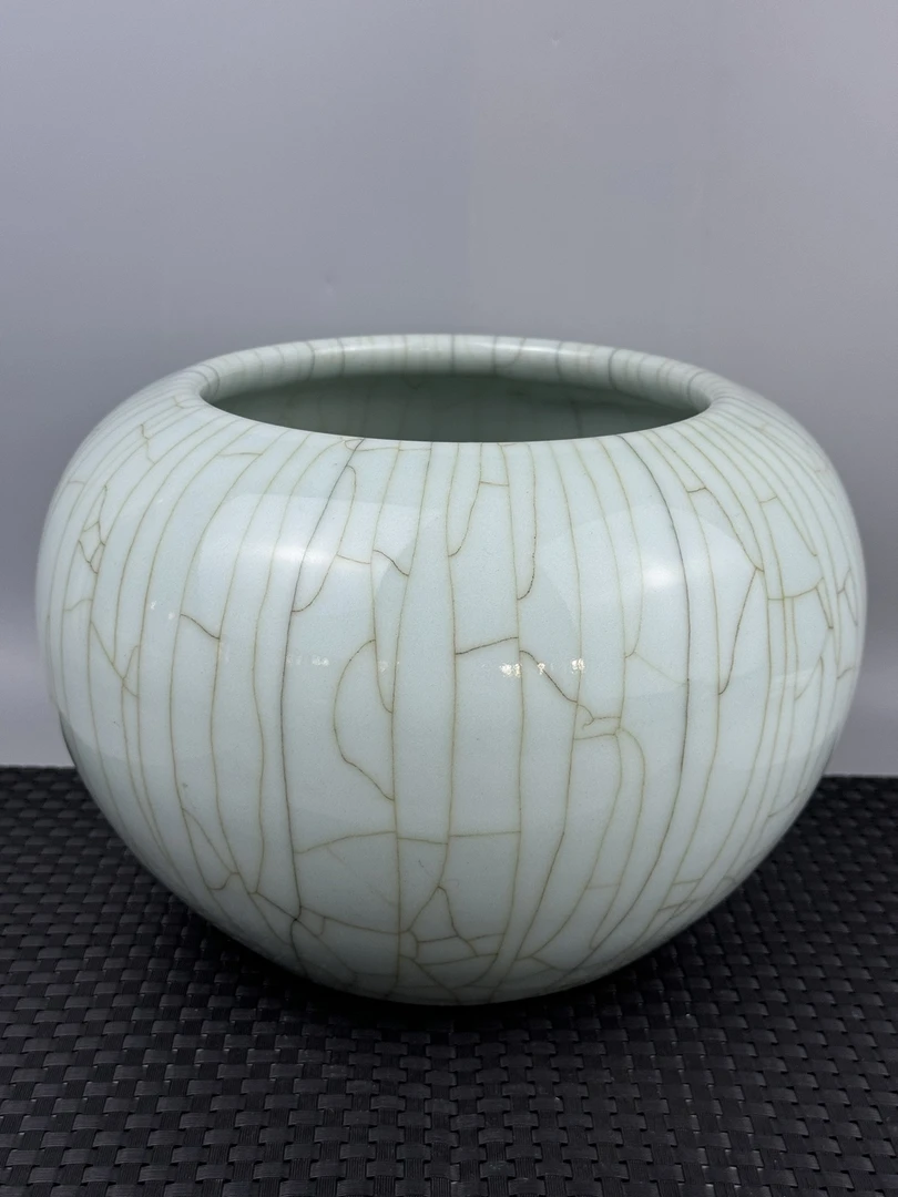 官窑金丝铁线苹果尊