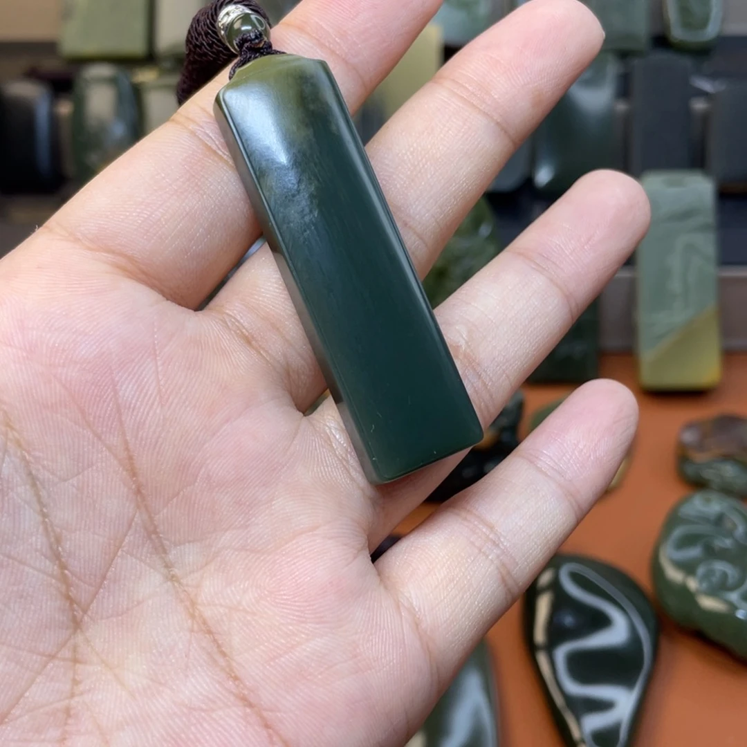 很***小岫岩河磨玉（透闪石质玉）未镶嵌挂件