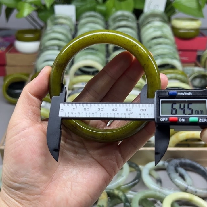 蛇纹石玉未镶嵌手镯58