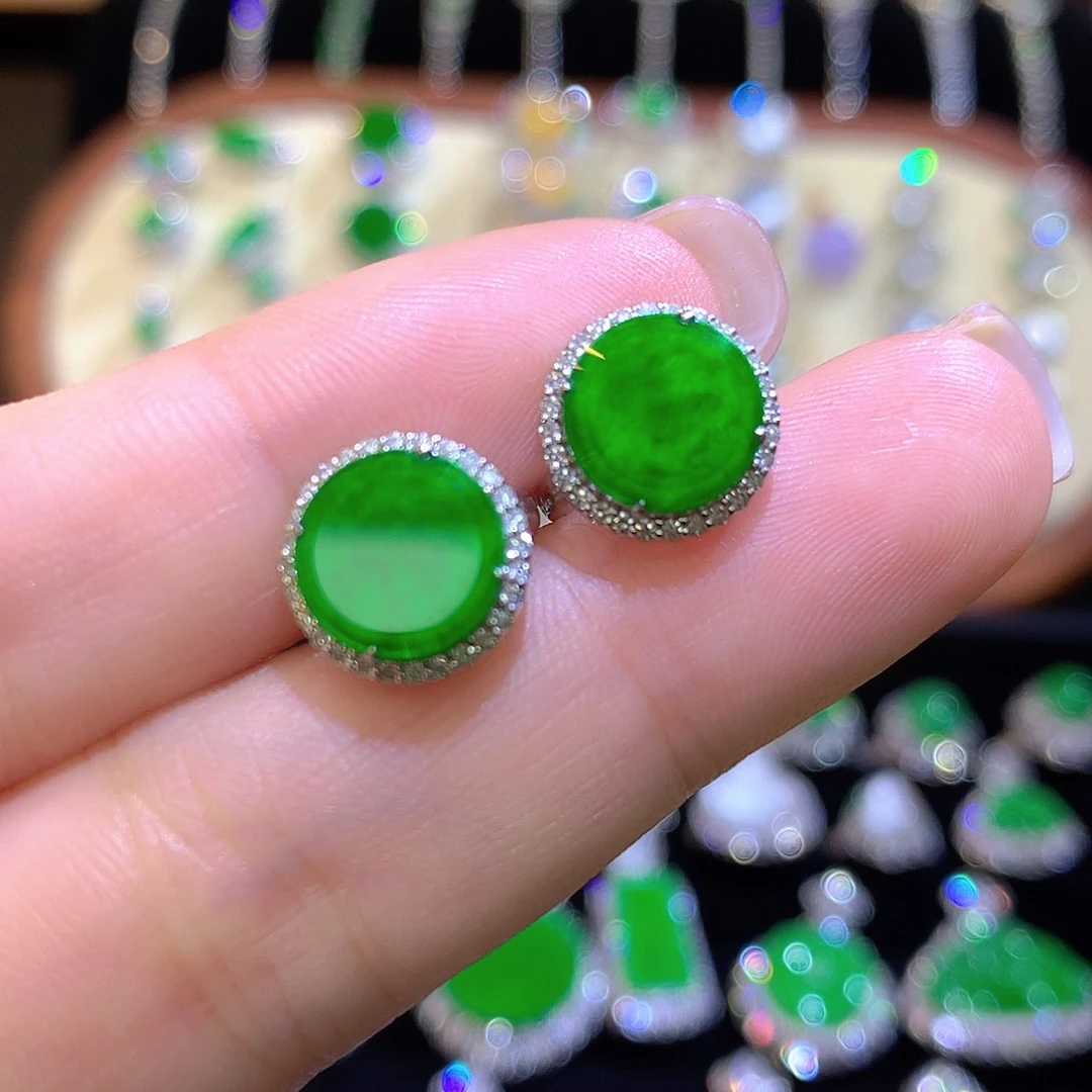 翡翠18K金镶嵌耳饰高冰满绿无事牌