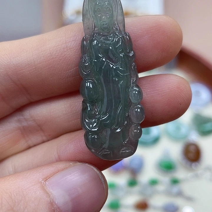 翡翠未镶嵌颈饰观音