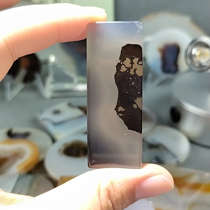 玛瑙/玉髓未镶嵌颈饰灵璧石