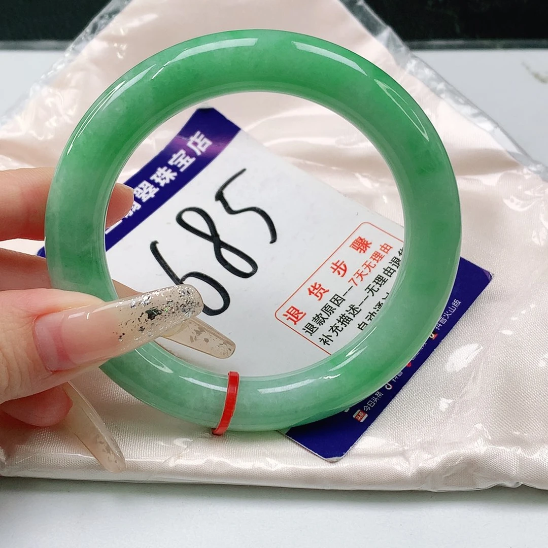 未镶嵌手镯（圆镯）翡翠蚕*