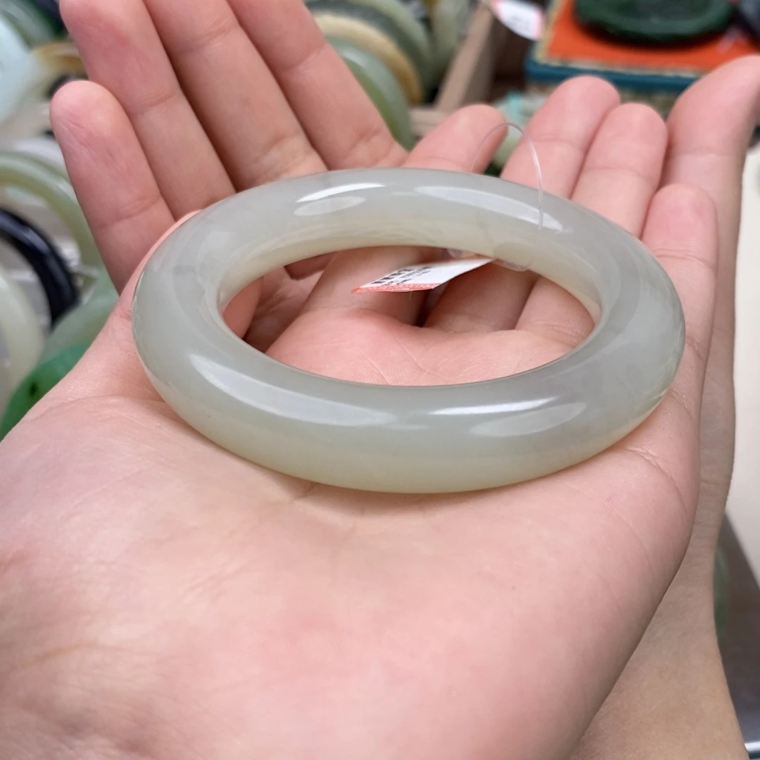 和田玉手镯未镶嵌锦*