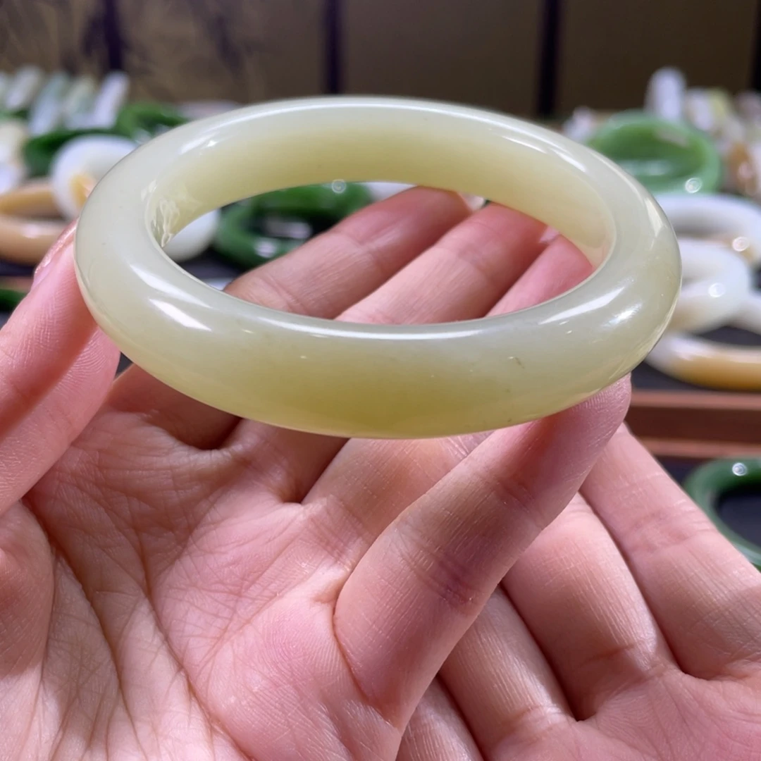 和田玉未镶嵌手镯58圈