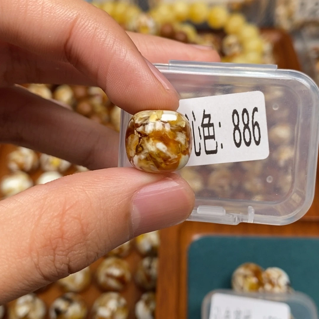 沁色蜜蜡未镶嵌886