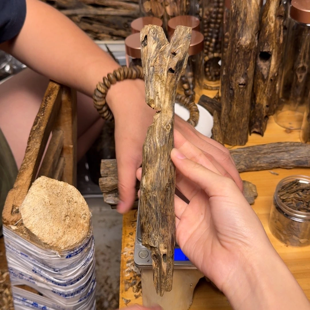 沉香碎屑沉香白棋块料46克