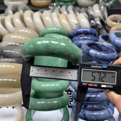 雪***玎石英质玉手镯未镶嵌