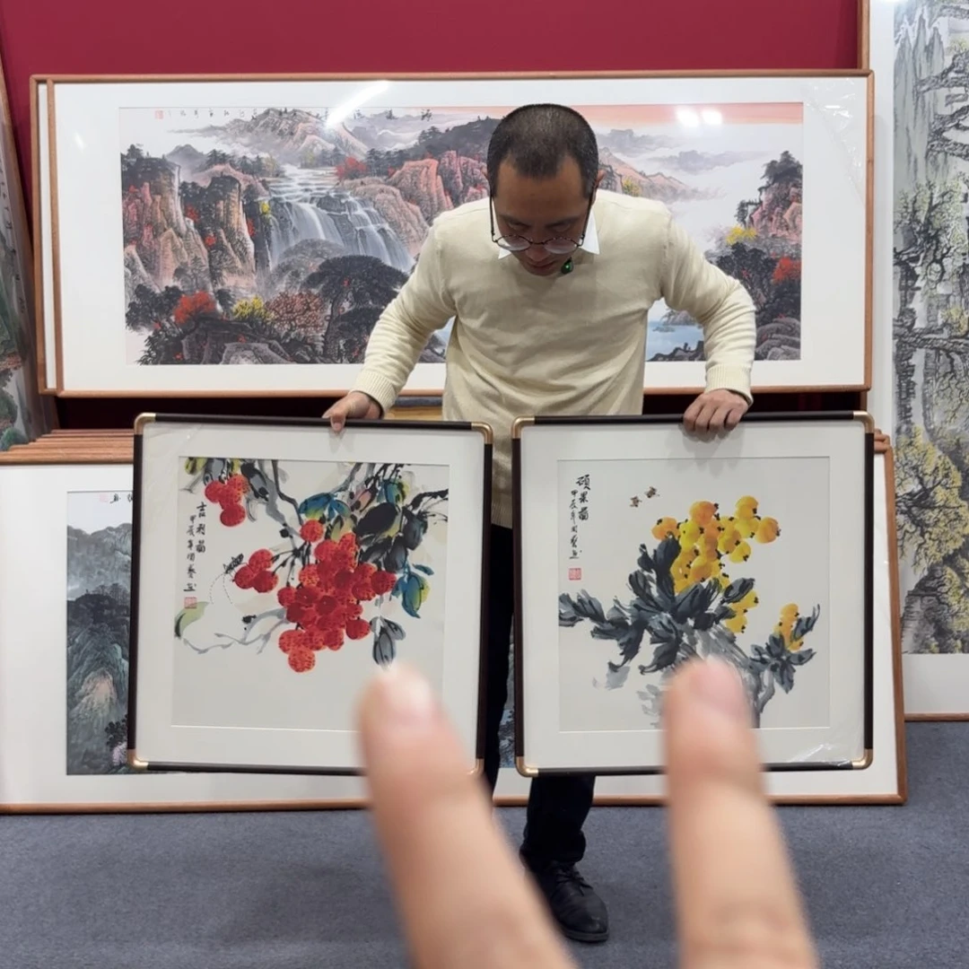 国画带框绘画作品