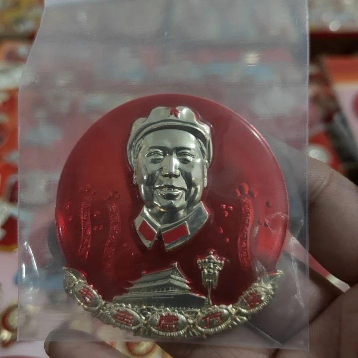 华***哥其他普通金属圆形红色人物像章