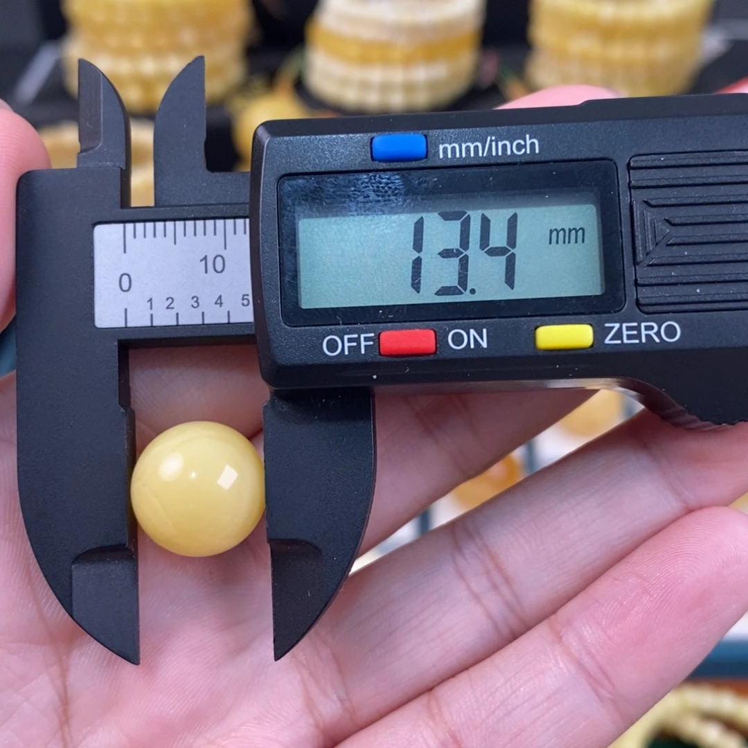 蜜蜡未镶嵌珠宝奇石