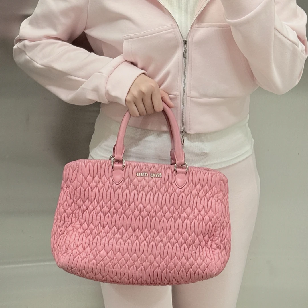 95新 MIU MIU/缪缪 miumiu樱花粉褶皱手提包