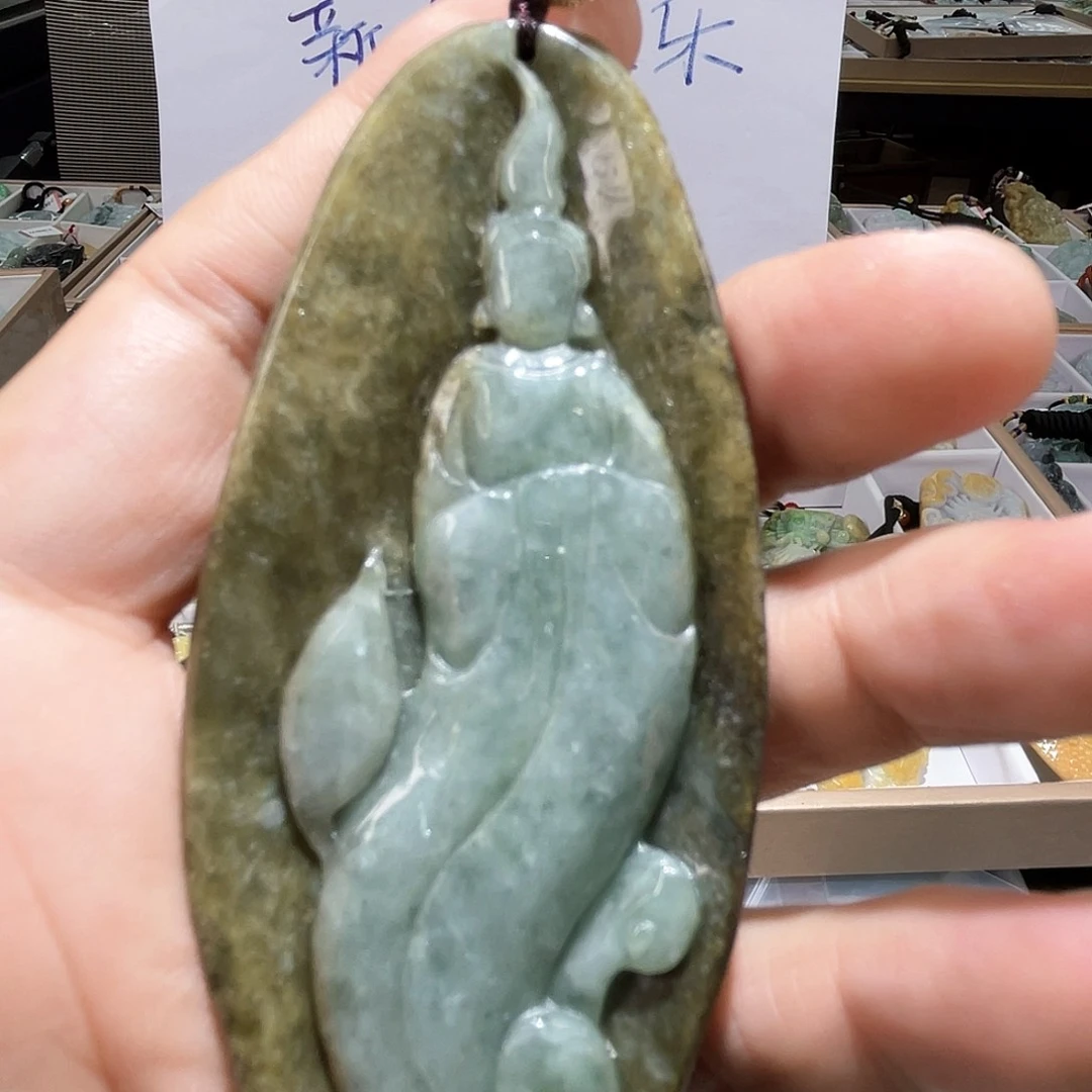 翡翠颈饰未镶嵌翡翠