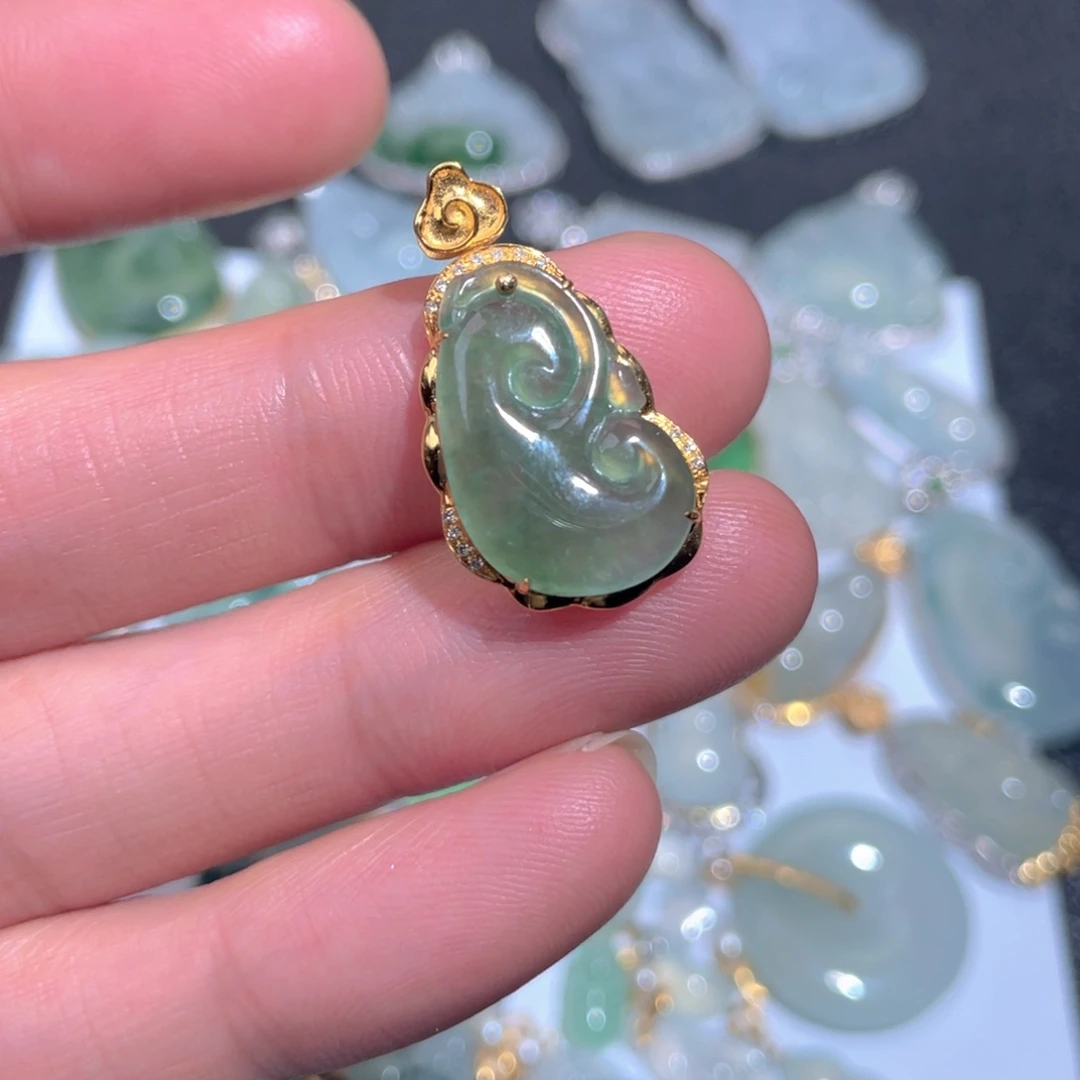 翡翠颈饰18K金镶嵌翡翠