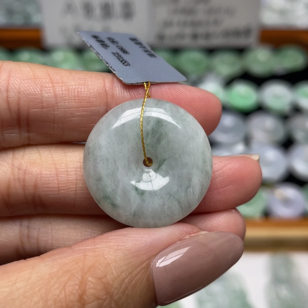 翡翠未镶嵌颈饰平安扣