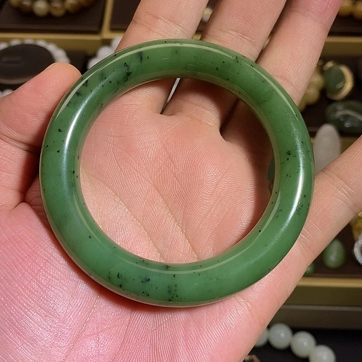 信***子未镶嵌手镯和田玉（碧玉）