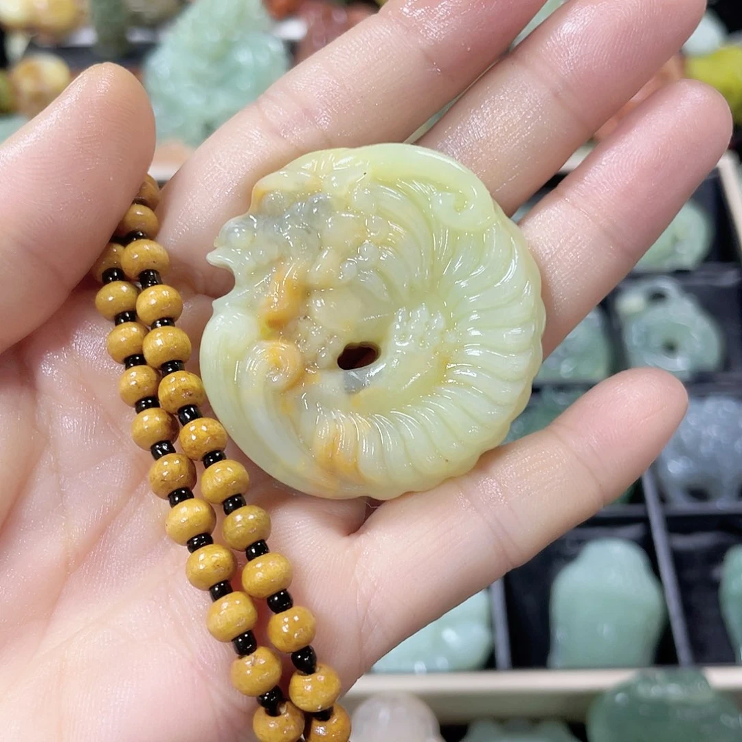 蛇纹石玉颈饰未镶嵌