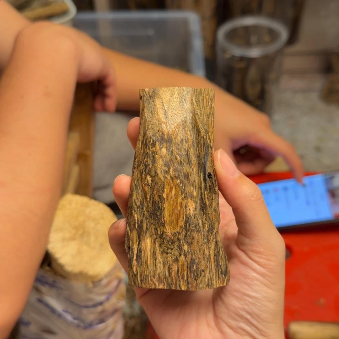 沉香碎屑沉香白棋块料63克