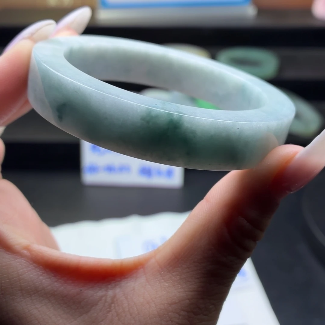 兿***蓉定制翡翠未镶嵌翡翠手镯