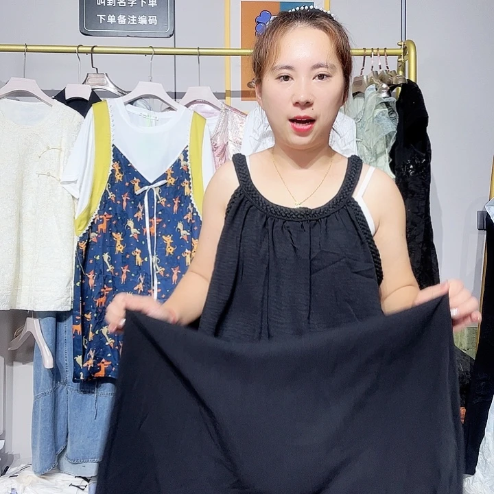 云***云闪电购445黑色吊带裙5
