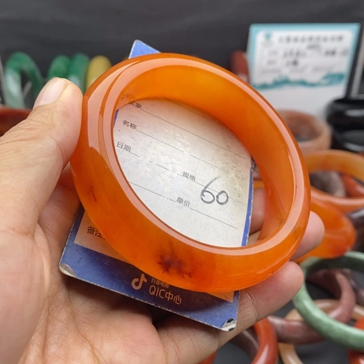 未镶嵌手镯石英质玉