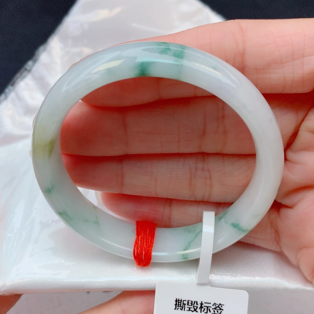 翡翠未镶嵌手镯50.4圈 白底飘绿花带抹黄翡捡漏