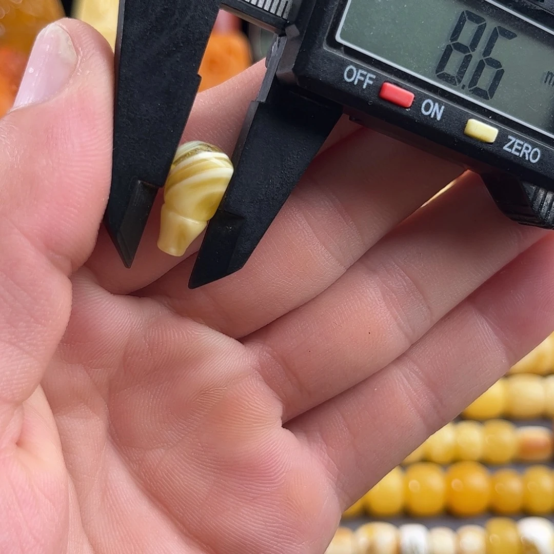 蜜蜡未镶嵌珠宝奇石