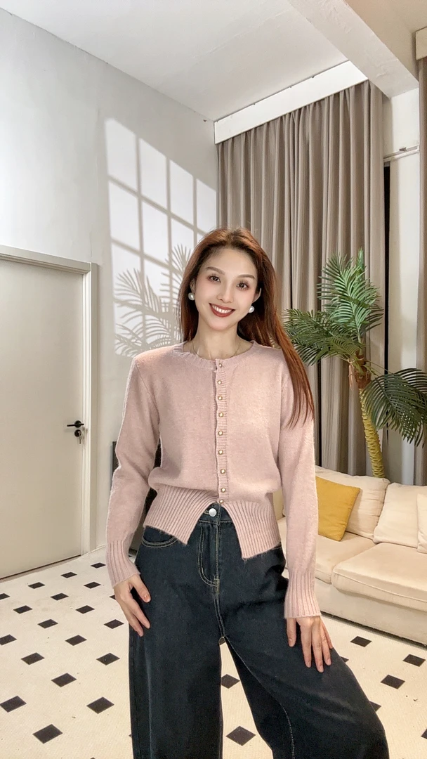 韩版圆领针织衫女2024珍珠扣毛衣开衫慵懒软糯通勤休闲长袖针织衫