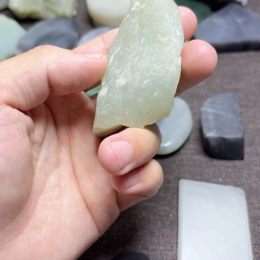 未镶嵌和田玉（糖玉）珠宝半成品