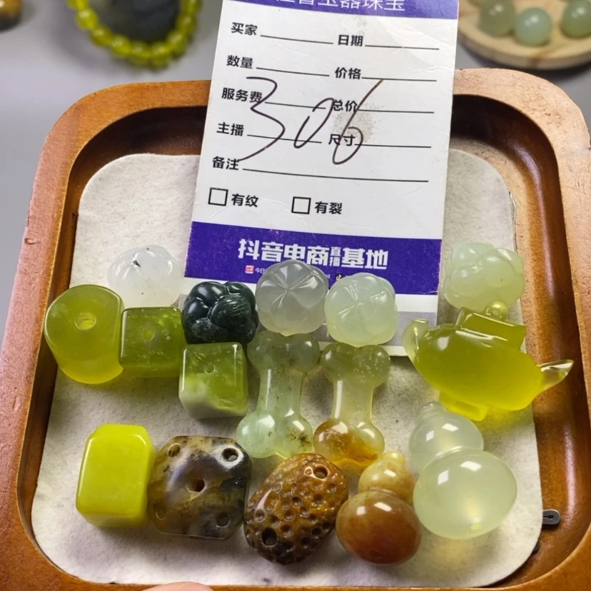 【闪购商品】蛇纹石玉未镶嵌颈饰爱**心