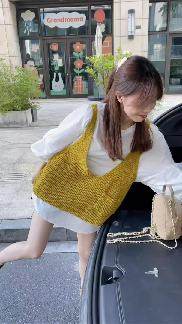 设计感U领叠穿针织马甲女款2025秋季新款时髦洋气减龄复古上衣
