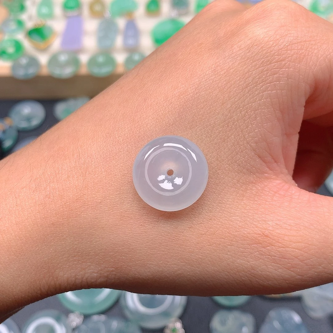 吊坠(赠链)未镶嵌翡翠