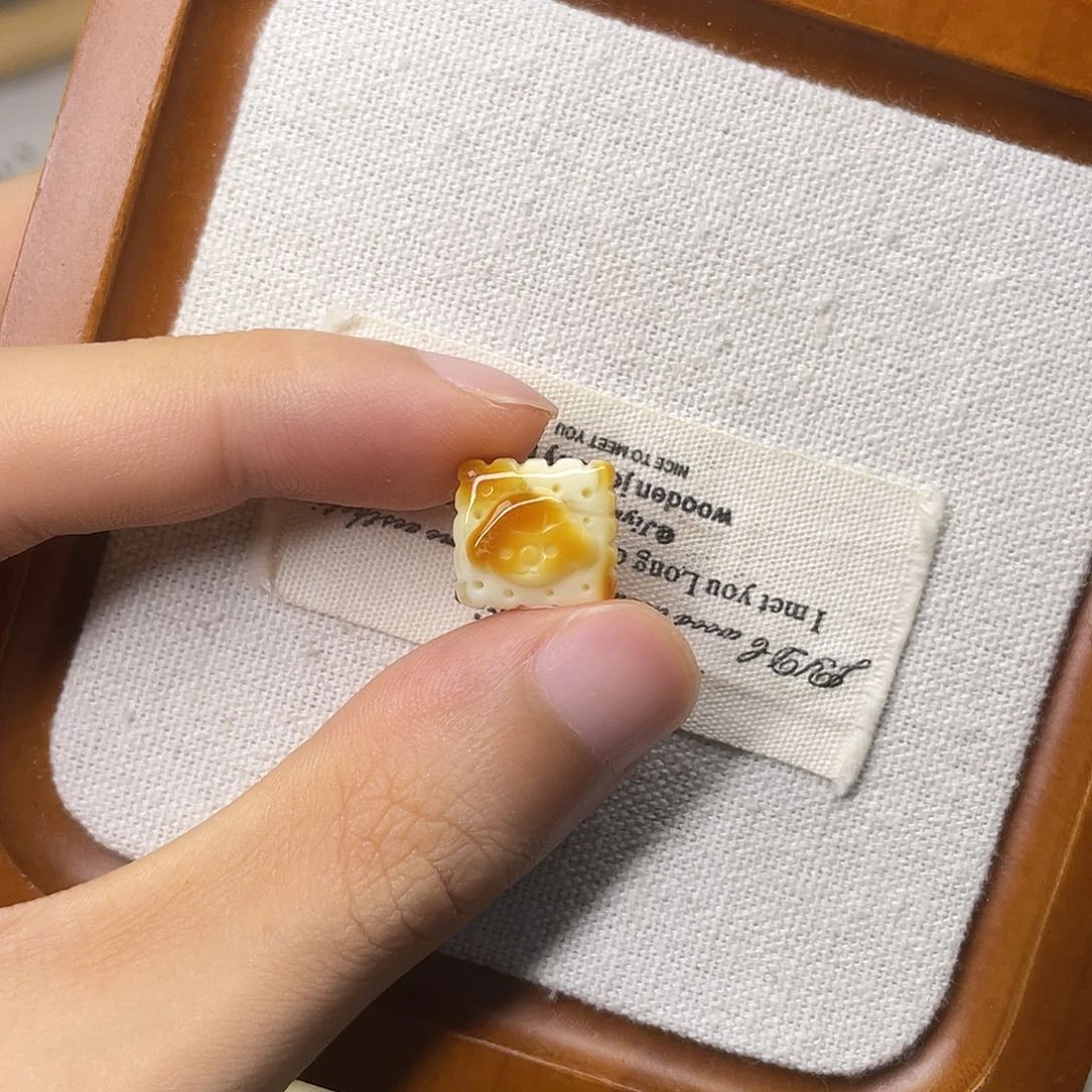 未镶嵌琥珀裸石?****?饼干