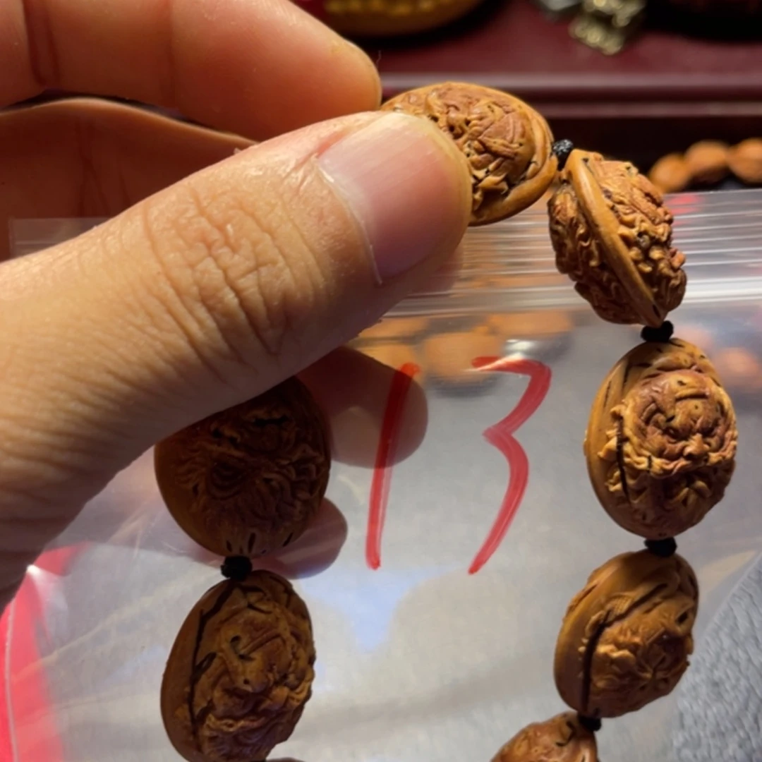 那***笛大桃核雕刻瑕疵钟馗头