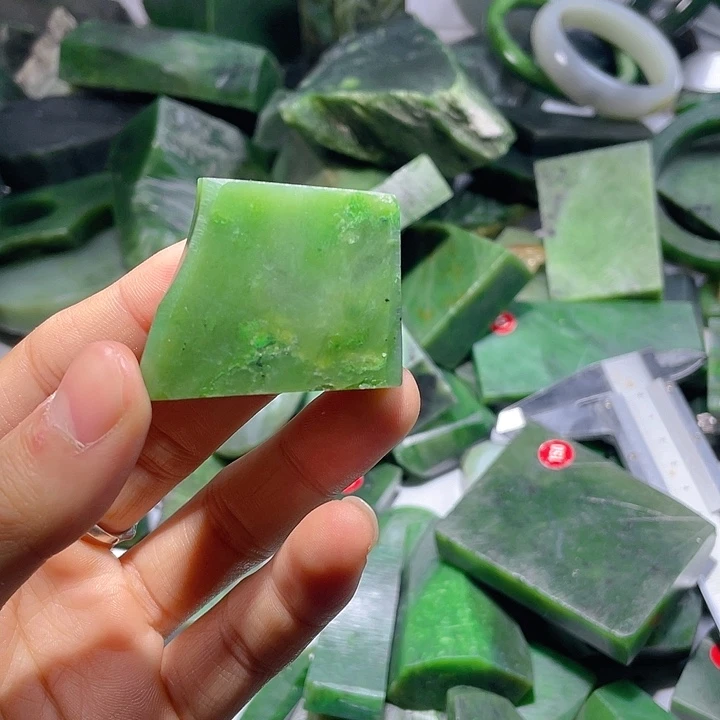 和田玉（碧玉）未镶嵌手镯