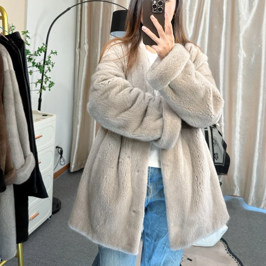 进口水貂高品质V领挽袖中款女外套可盐可甜大衣
